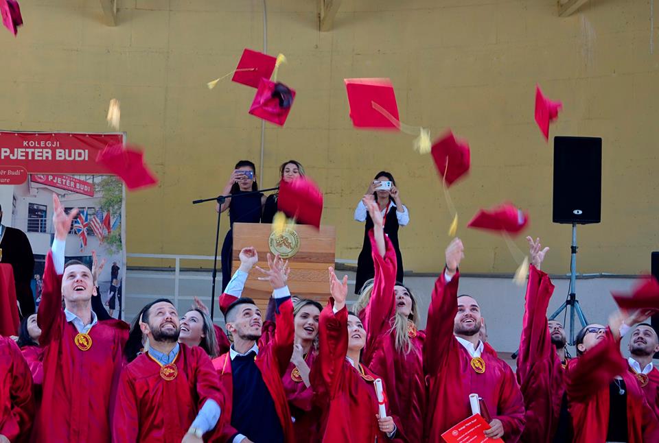 U organizua Ceremonia e diplomimit të studentëve për vitin akademik 2017/2018