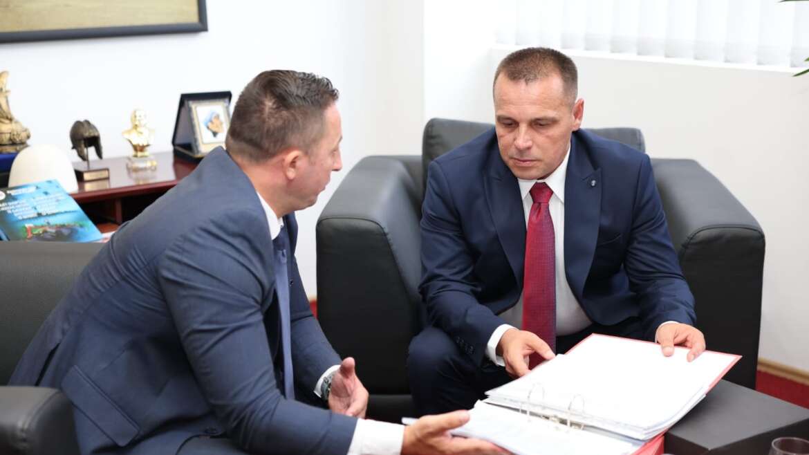 Ish-studenti ynë  Z. Ejup Maqedonci u emërua Ministër i Mbrojtjes